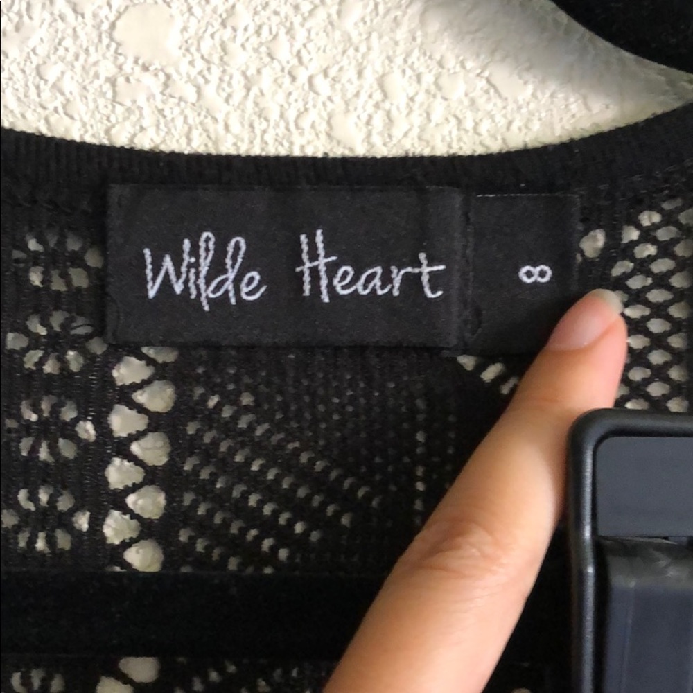 Black Robe - Picture 5 of 5